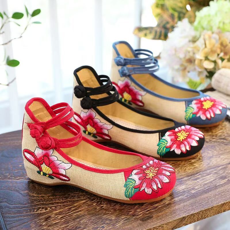 Embroidery Canvas - أحذية نسائية بكعب ويدجز مطرزة من