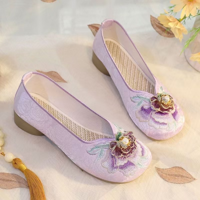 Embroidery Canvas - أحذية نسائية بكعب منخفض مطرزة من