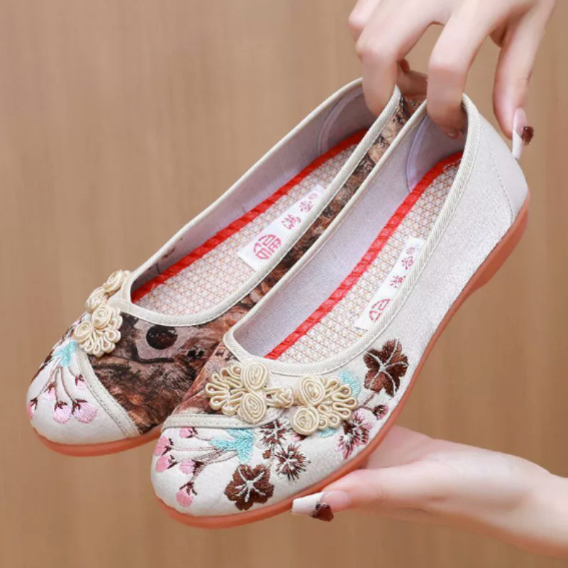أحذية قماشية نسائية على الطراز - مراجعة Embroidery Canvas وسعره