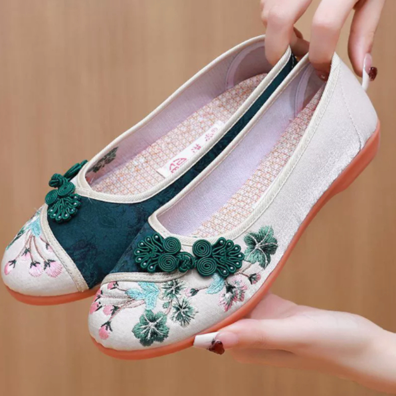 أحذية قماشية نسائية على الطراز - مراجعة Embroidery Canvas وسعره