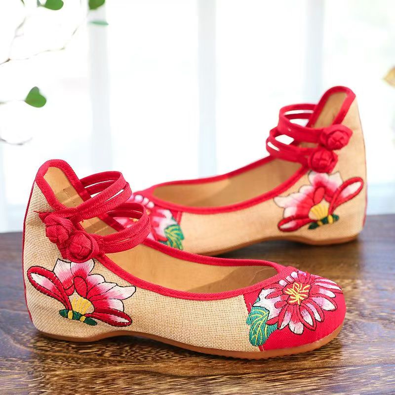 أحذية نسائية بكعب ويدجز مطرزة  - مراجعة Embroidery Canvas وسعره